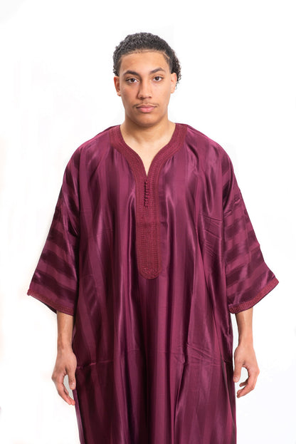 Premium bordeaux Thobe + Red Prayermath